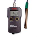 pH/TEMPERATURE METER WITH EXTENDED RANGE WATERPROOF W/ATC